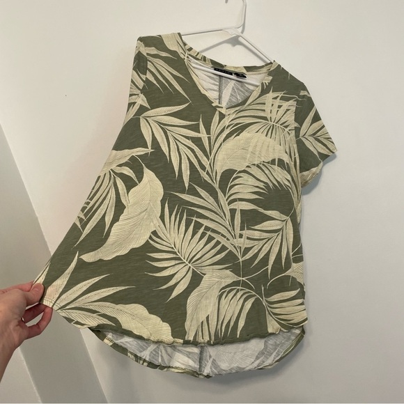 TAHARI Plus Size Green Cream Leaf Floral V-Neck Short Sleeve 100% Cotton T-Shirt - Picture 8 of 12